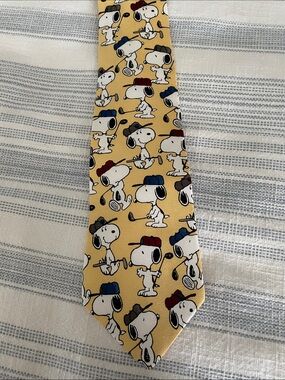Peanuts NWT Yellow Snoopy Golf Tie with Red and Blue Accents